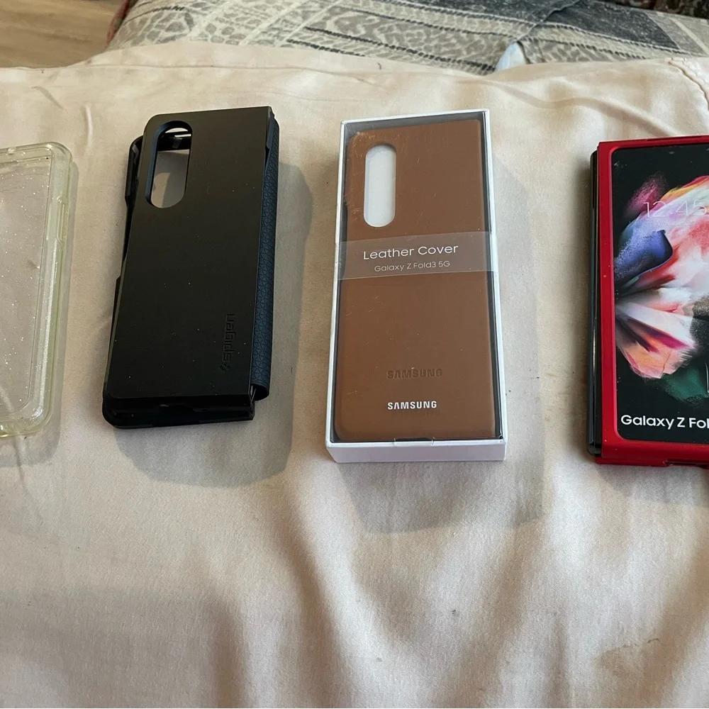 Samsung 5G Dummy phone with cases